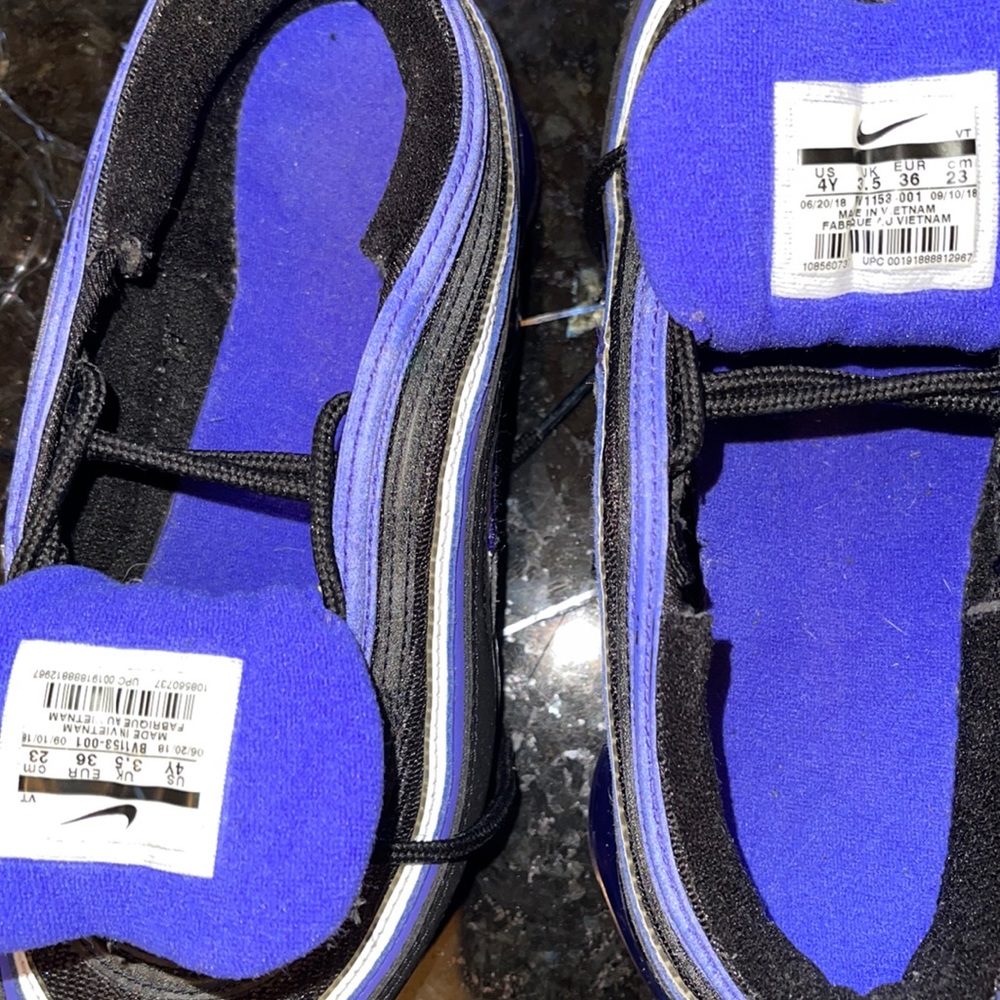 One of Nike extremely attractive, versatile shoe. - Picture 9 of 17